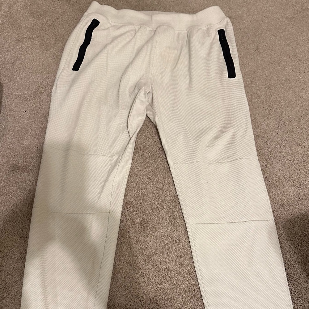 Men’s Alo Yoga sweat pants